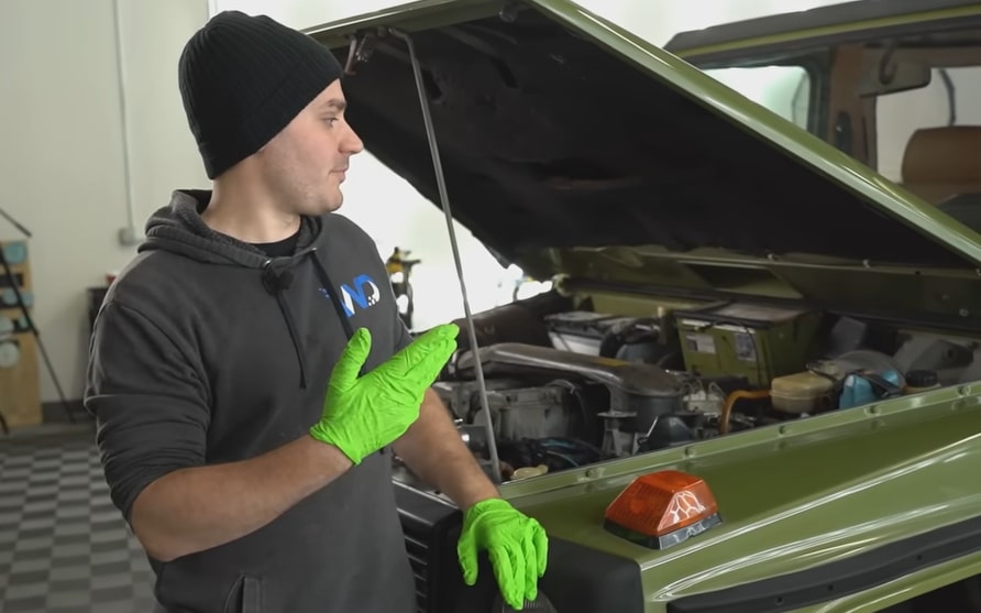 RJ and his colleague Mike restored the G-Wagen to its former glory with a thorough wash and polish