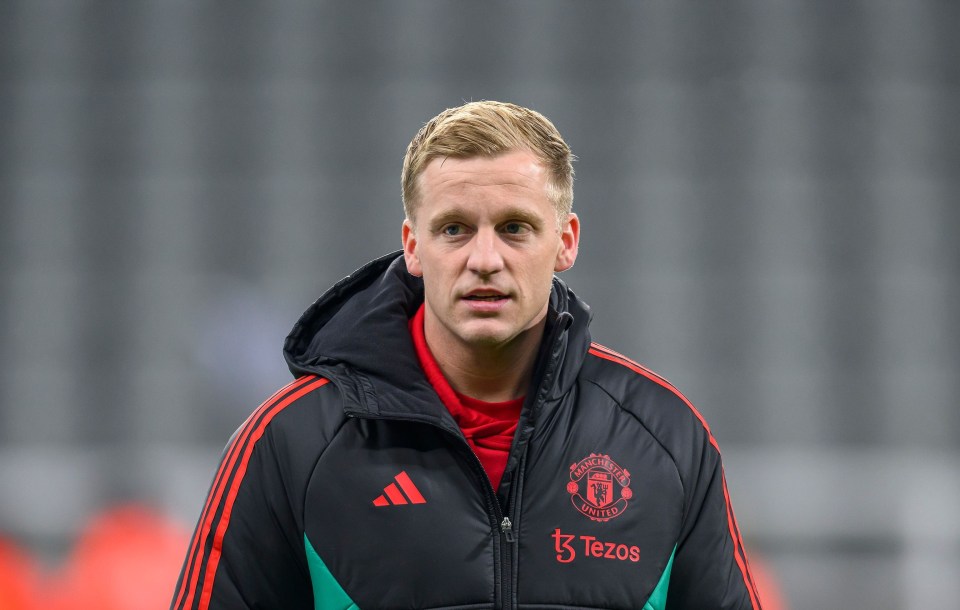 Donny van de Beek reportedly did not emerge from the tunnel