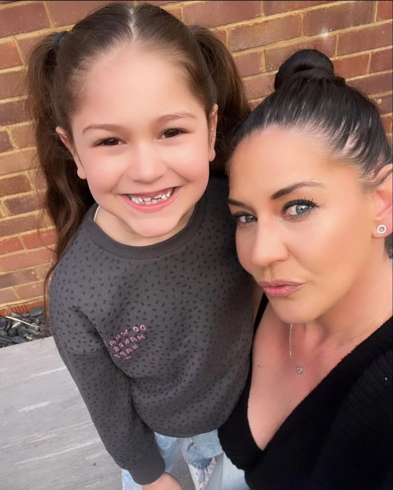 Laura, pictured with daughter Sophia, saved £60 over a week by splitting £120 in cash into envelopes