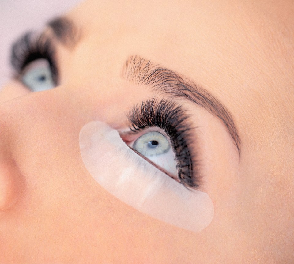 Long fake eyelashes can cause dry eyes and ruin your natural lashes