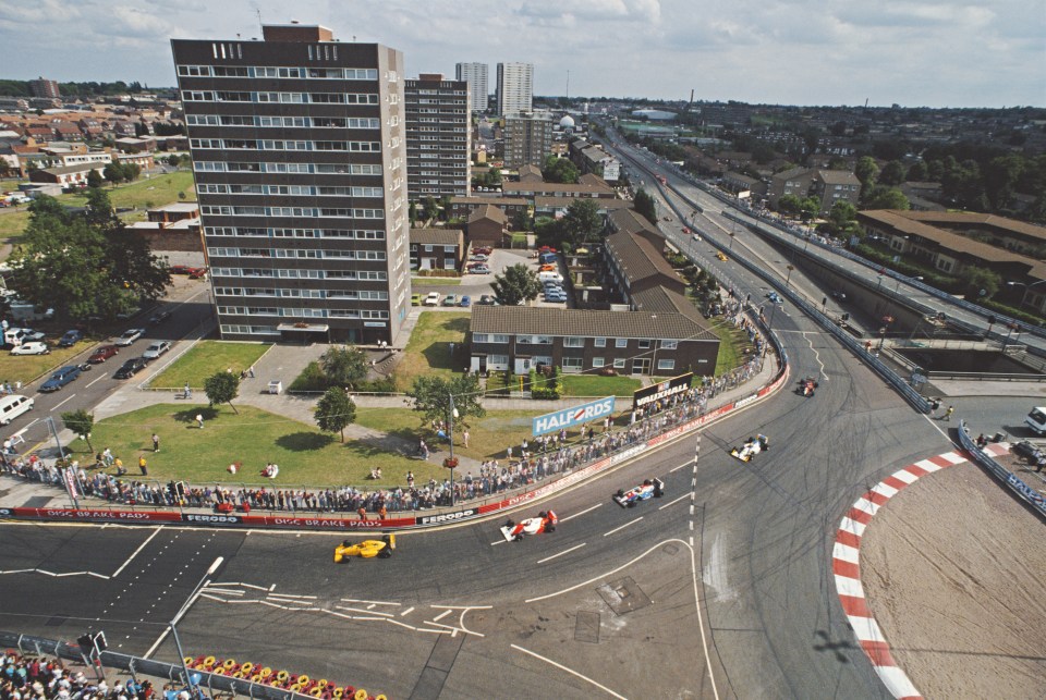 Slightly unusually, the circuit ran anticlockwise with drivers traveling on the wrong side of the road