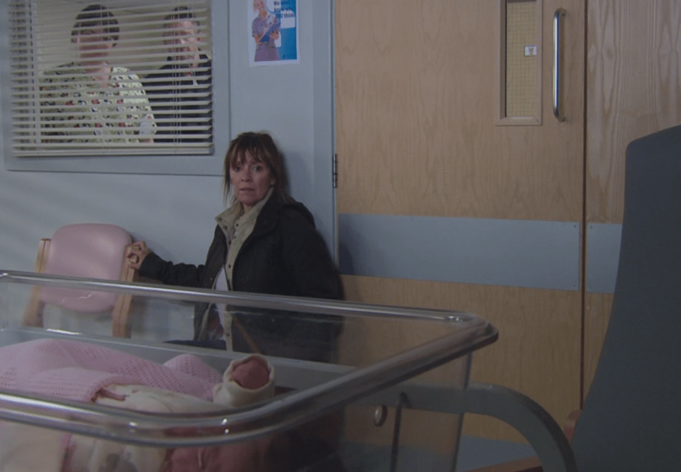 Fans were shocked as Rhona broke into the hospital room