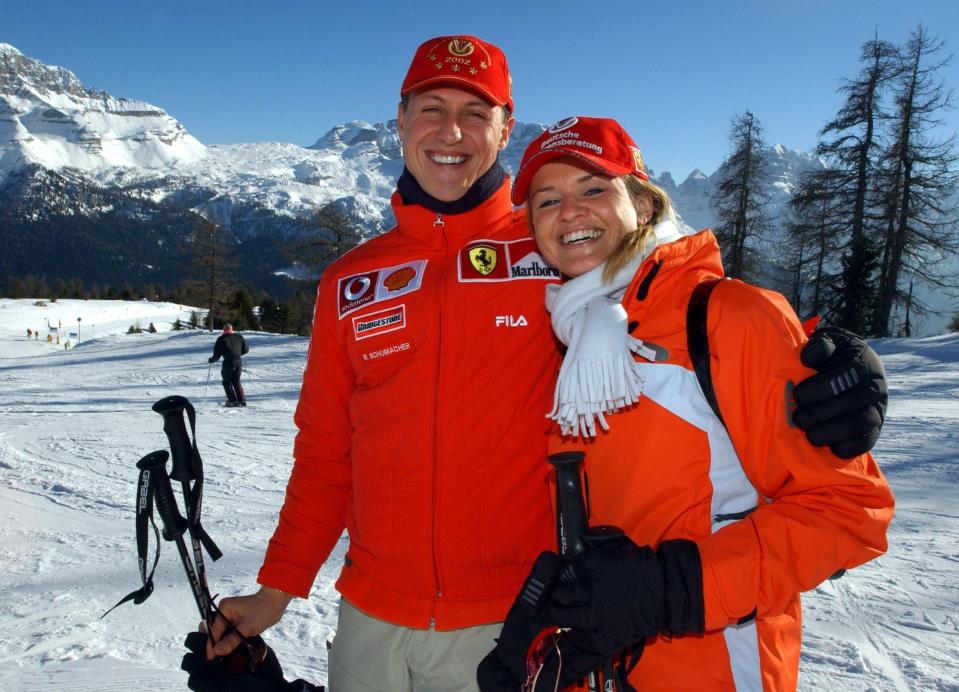 D3BED4 (dpa) - German formula 1 pilot Michael Schumacher poses with his wife Corinna on a piste during the traditional three-day Ferrari meeting in Madonna di Campiglio, Italy, 16 January 2003.