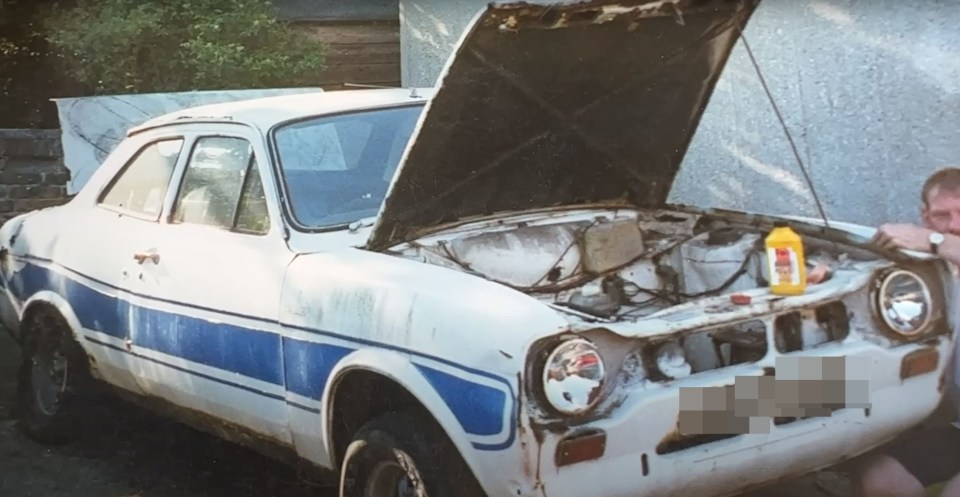 Stuart Jones was heading to an off licence when he spotted the 1973 RS2000 rusting away in a back garden