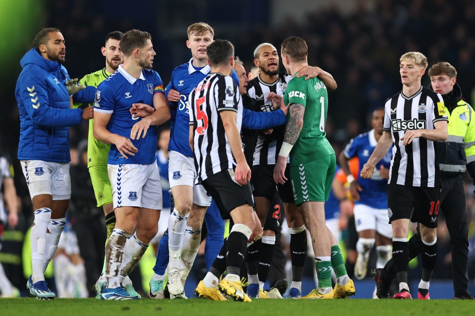 Joelinton and other players then got involved