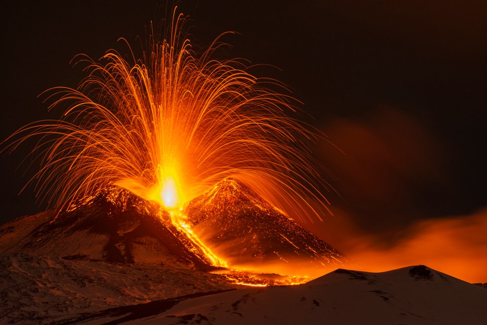 Amazing pictures show the moment the volcano produced a spectacular lava fountain