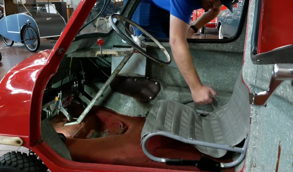 The P50 only has one seat with an engine starter handle on the right-hand side