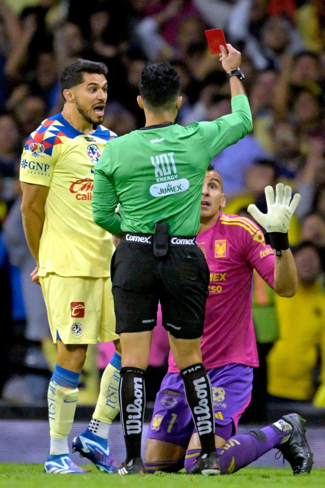 Nahuel Guzman was sent off for two yellow cards