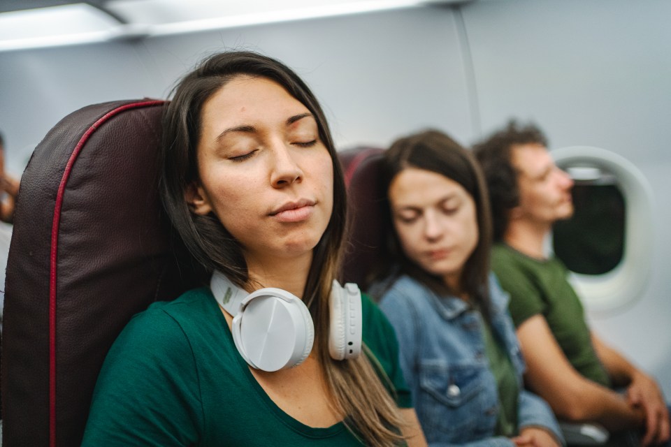 It's up to the aisle seat passenger to let other people know the rules