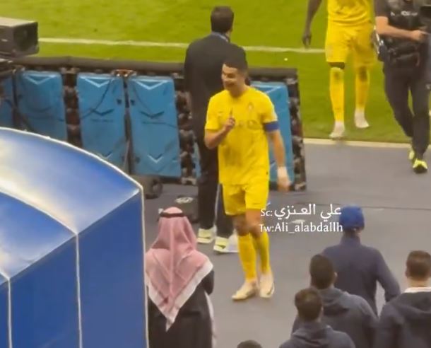 The 38-year-old legend was spotted wagging his finger at fans at half time