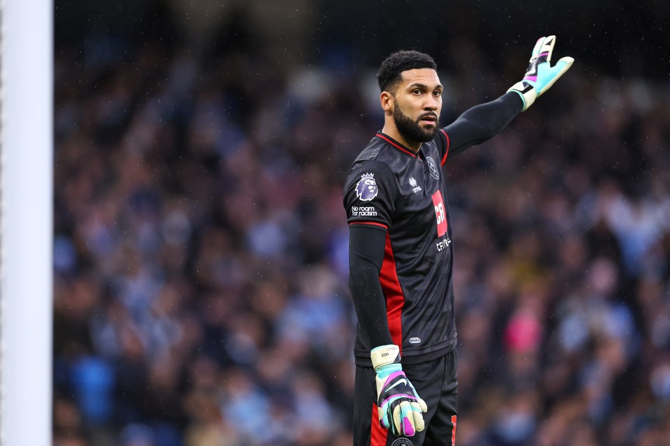 Sheffield United want to bring in another keeper to give Wes Foderingham a rest