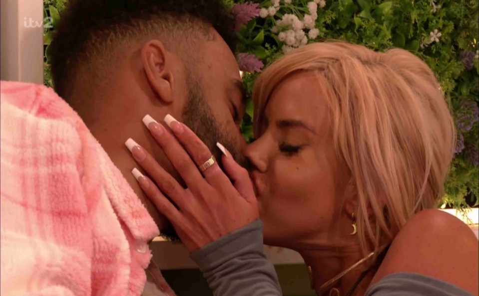 EROTEME.CO.UK FOR UK SALES: Contact Caroline +442083748542 If bylined must credit ITV1 Love Island All Stars Picture shows: Tyler Cruickshank and Hannah Elizabeth. They go upstairs and kiss. NON-EXCLUSIVE Date: Wednesday 24th January 2024 Job: 240124UT10 London, UK EROTEME.CO.UK Disclaimer note of Eroteme Ltd: Eroteme Ltd does not claim copyright for this image. This image is merely a supply image and payment will be on supply/usage fee only.