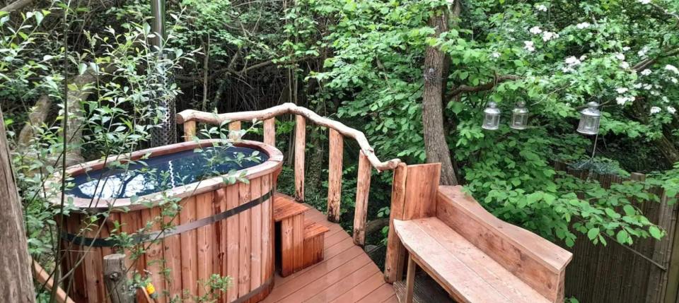 The treetop spot has an outdoor shower and a hot tub