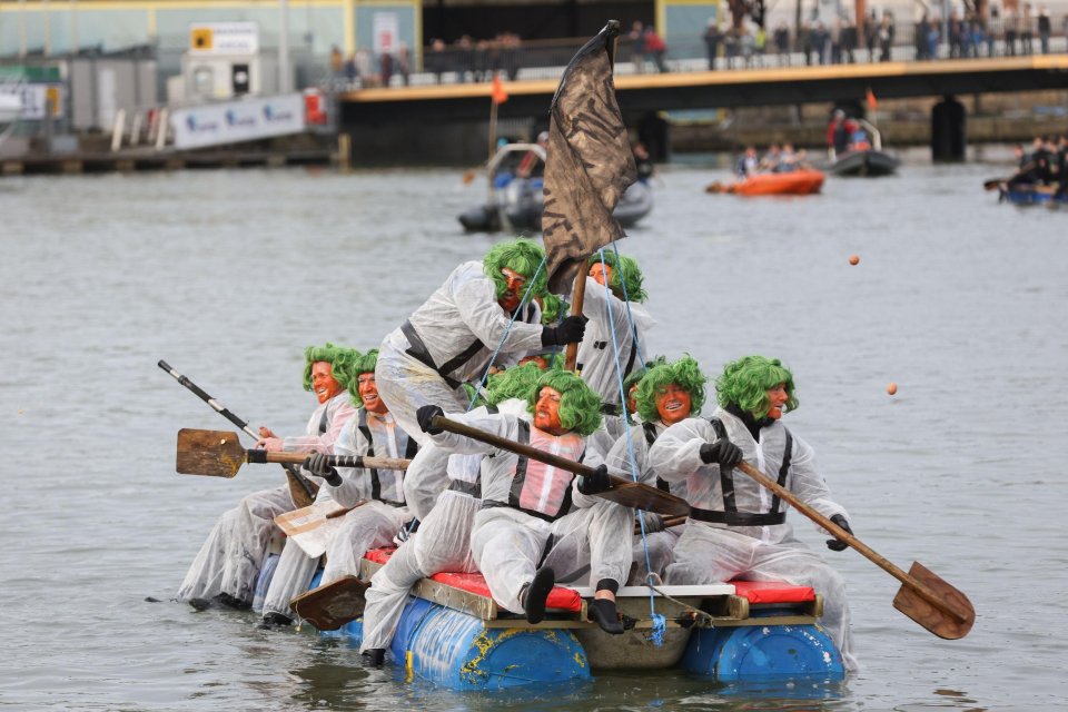 A group of Oompa Loompa's try to outmuscle the competition