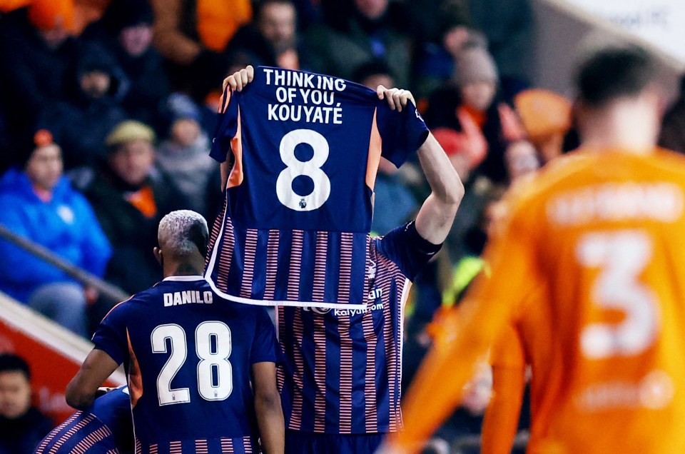 The matchwinner held up a shirt in tribute to Cheikhou Kouyate’s late father after his goal