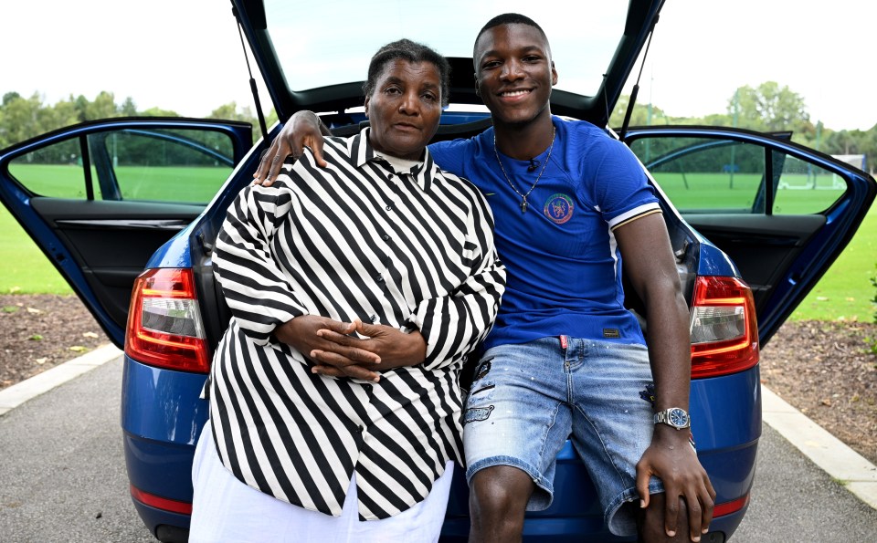 Moises Caicedo posed with his mum Carmen when he signed for Chelsea