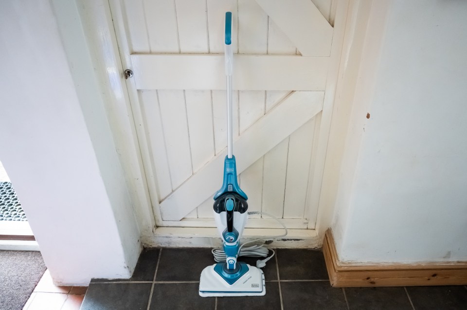 The Black & Decker mop can reach hard corners