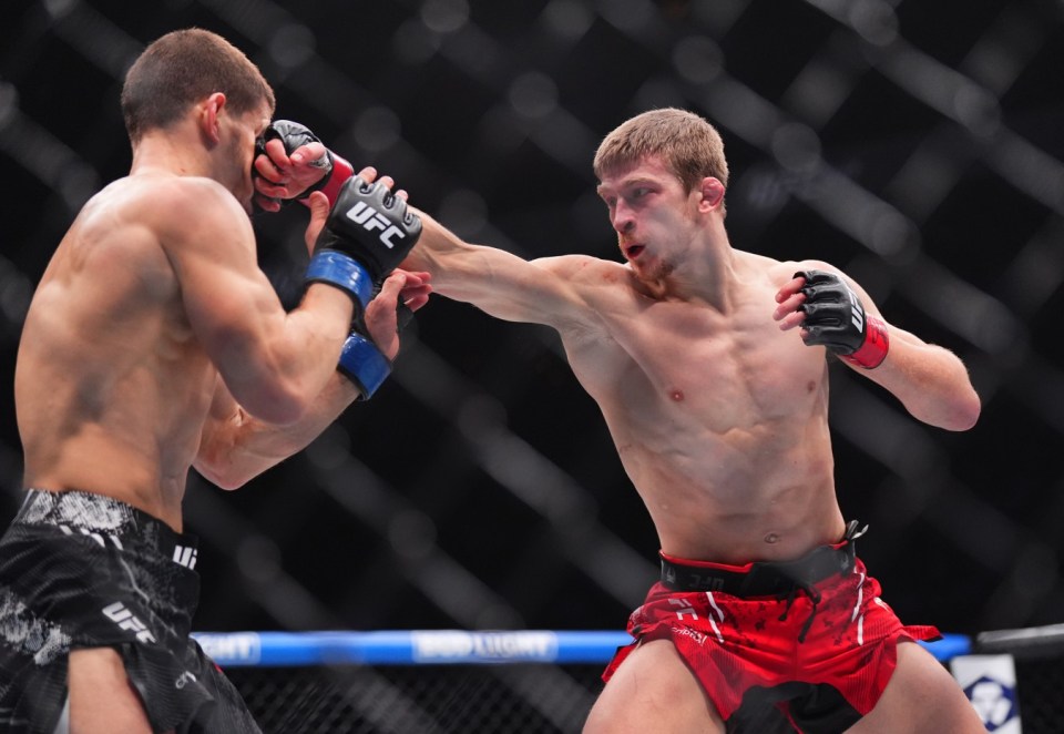 Arnold Allen locked horns with Movsar Evloev at UFC 297 on Sunday morning