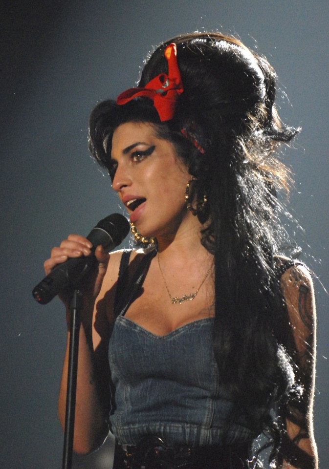 Amy performing at the MTV Europe Awards in Munich in 2007