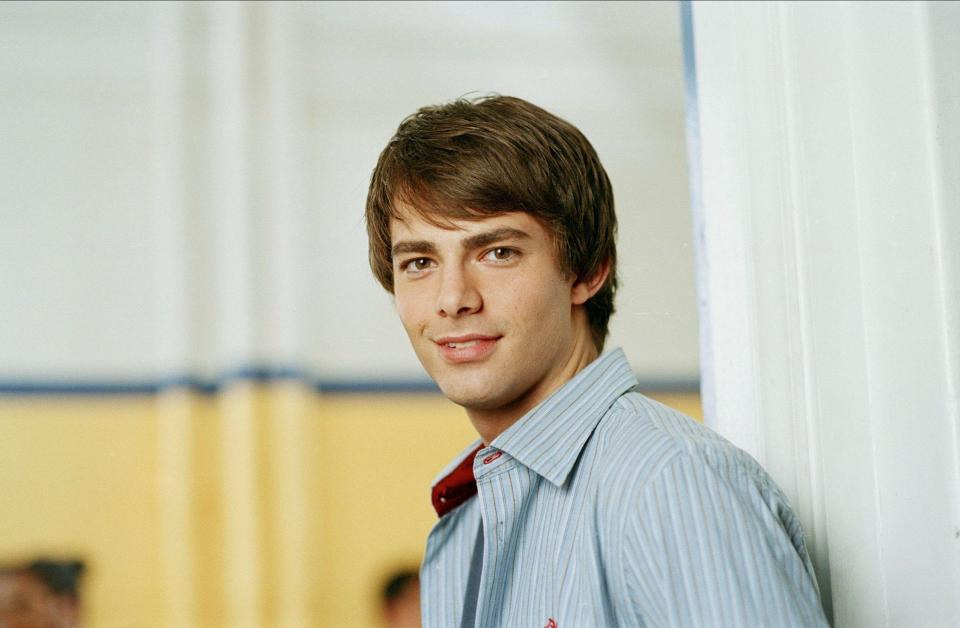 Jonathan Bennett played the orginal teen hearthrob twenty years ago alongside Lindsay Lohan.