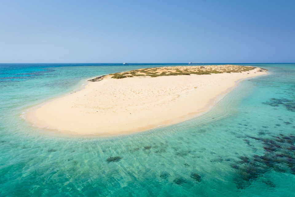 The Hamata Island also have sandy beaches and bright blue waters