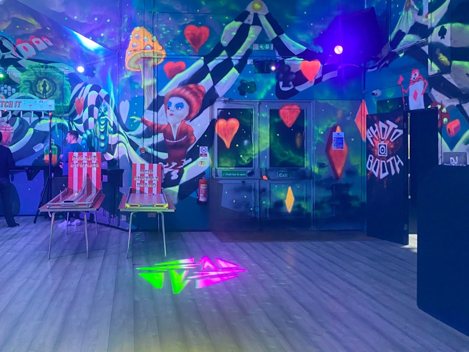 The main room features a dance floor, childhood games, a photo booth and a bar