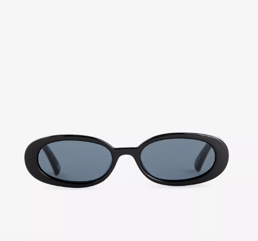 Oval sunglasses with small frames are delicate but discreet