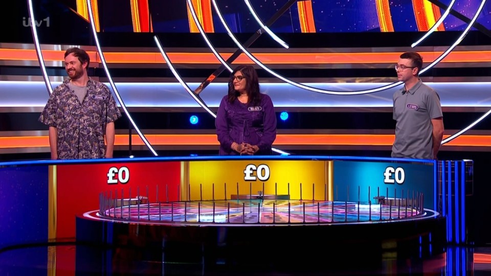 Viewers were introduced to Lewis, John and Roxy as they tried their luck at bagging a wad of cash