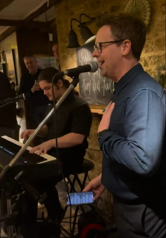 Dec sang Billy Joel’s Piano Man at his local pub