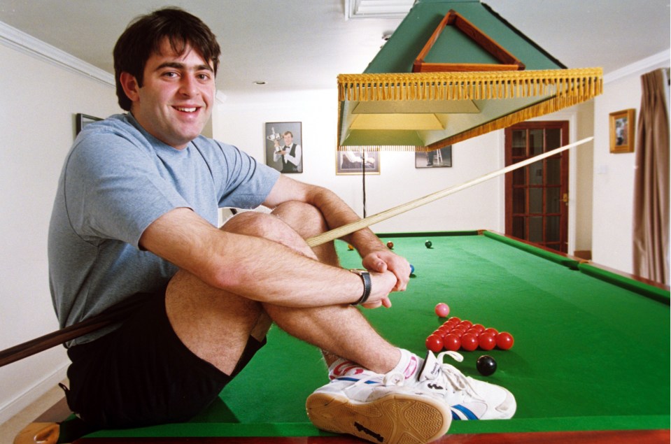 Ronnie, pictured at home in 1995, binged on booze and fast food