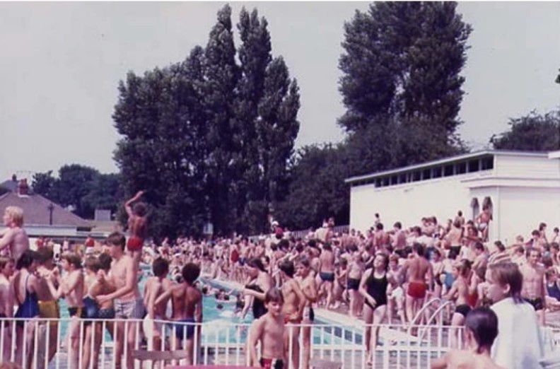 The lido used to be a very popular place for locals and visitors to swim in the summer