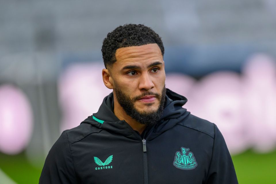 The boss wanted to add another defender captain Jamaal Lascelles to the pitch