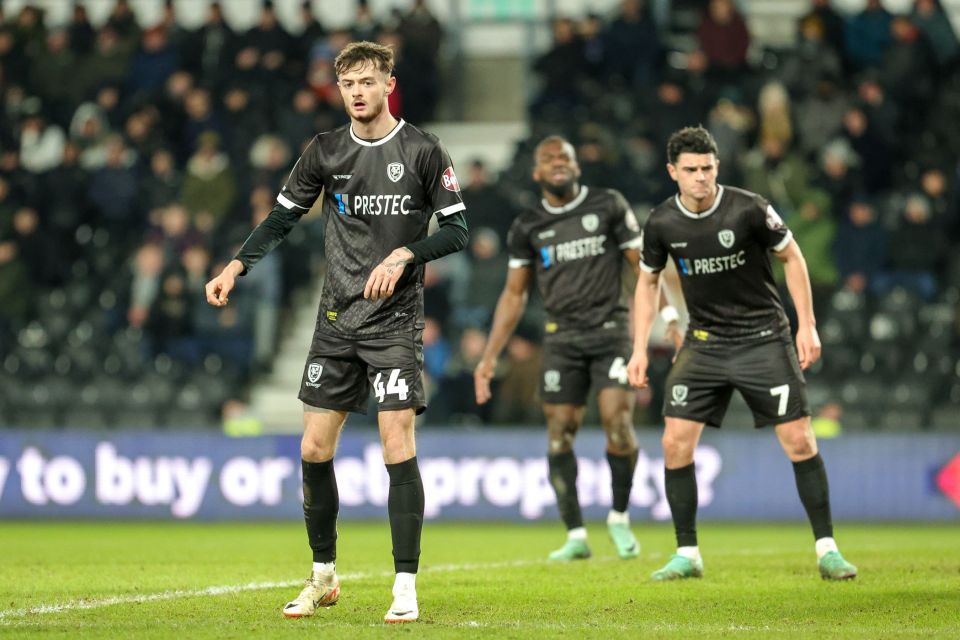 Man Utd loanee Joe Hugill netted just three minutes into his Burton debut