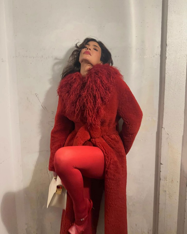 Kylie Jenner wore this bold look to sit front row at the Jacquemus 'Les Sculptures' fashion show in Paris