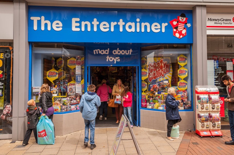 The Entertainer fans are sad to see a beloved branch in Cheltenham town say goodbye today