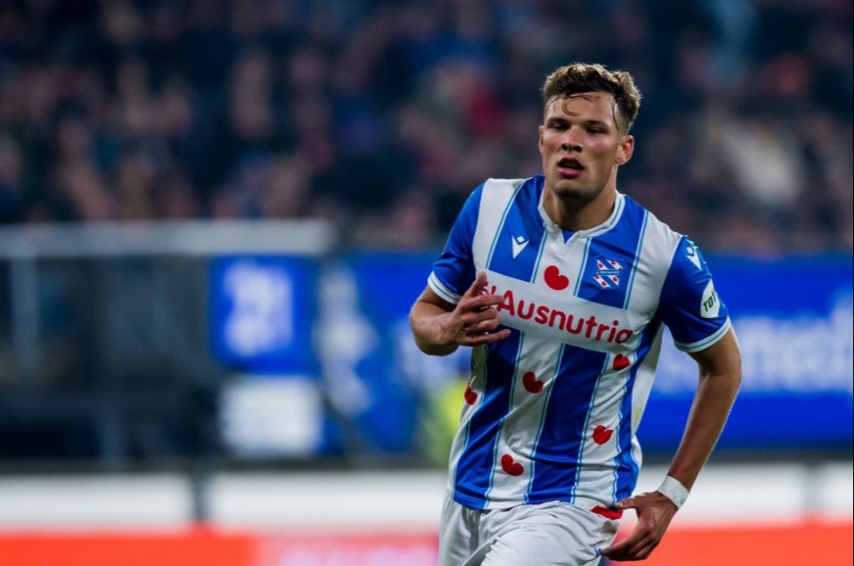 Mandatory Credit: Photo by Hollandse Hoogte/Shutterstock (13863667bc) HERENVEEN - Sydney van Hooijdonk or SC Heerenveen during the Dutch premier league match between sc Heerenveen and FC Volendam at Abe Lenstra Stadium on April 8, 2023 in Heerenveen, Netherlands. "Sc Heerenveen v FC Volendam", Dutch Eredivisie - 08 Apr 2023