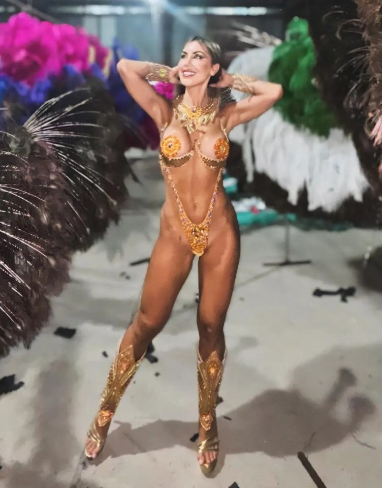 Lisandro Martinez’s girlfriend wowed at Carnival