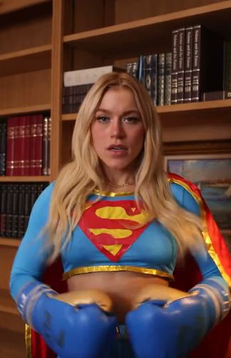 Elle Brooke transformed into super s*** in a bizarre clip