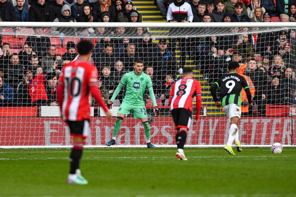 Pedro has scored TEN penalties this season, the most in Europe's top five league