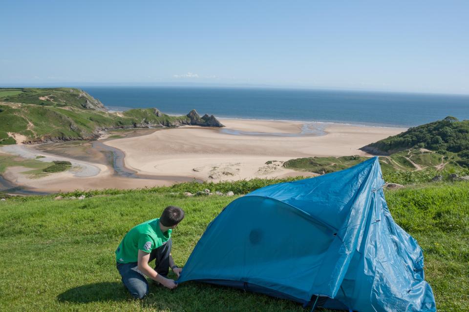 Simon also suggested baking a "breakfast picnic" to make the most of the early start