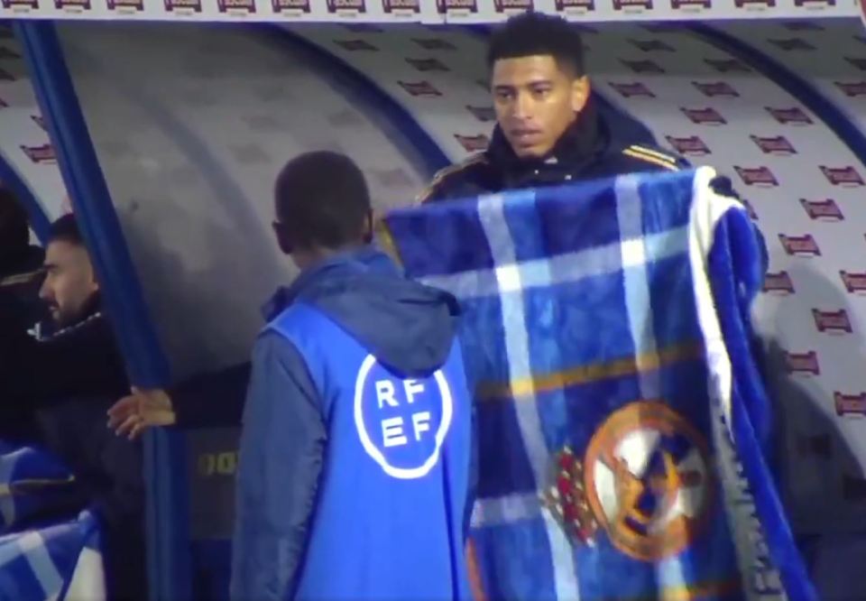 The 20-year-old offered the young fan his blanket