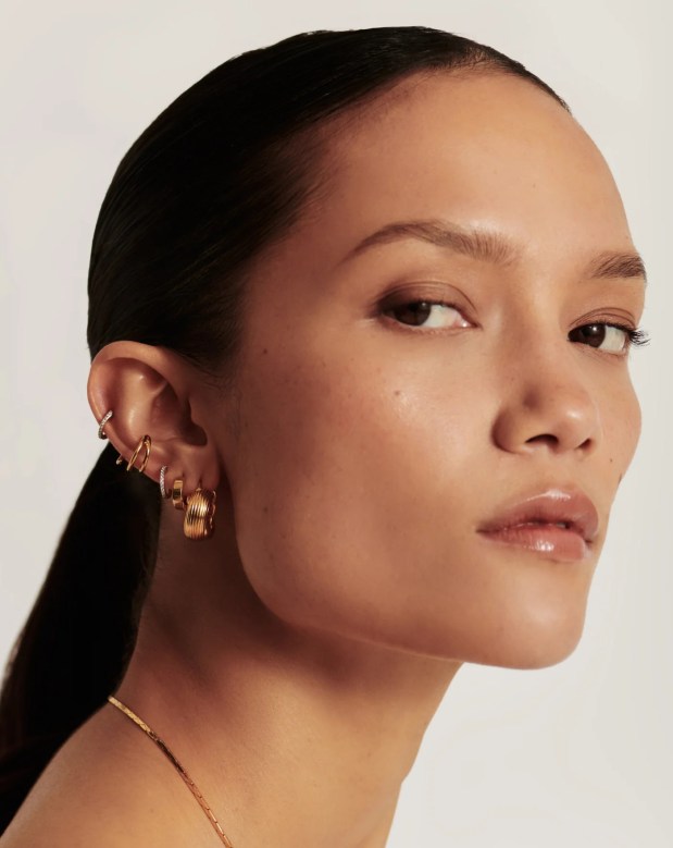 model wearing Missoma LUCY WILLIAMS CHUNKY ENTWINE RIDGE SMALL HOOP EARRINGS