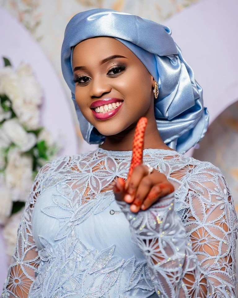 Aisha posing before her wedding that took place in Keur Massar on Sunday