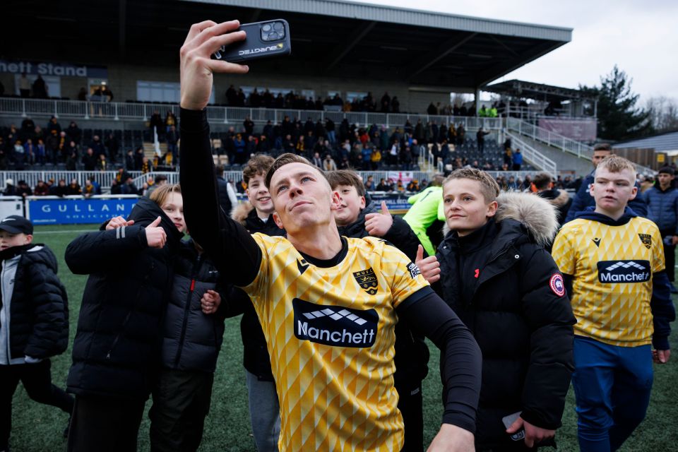 Stones' hero Corne shares his big day in a selfie with fans