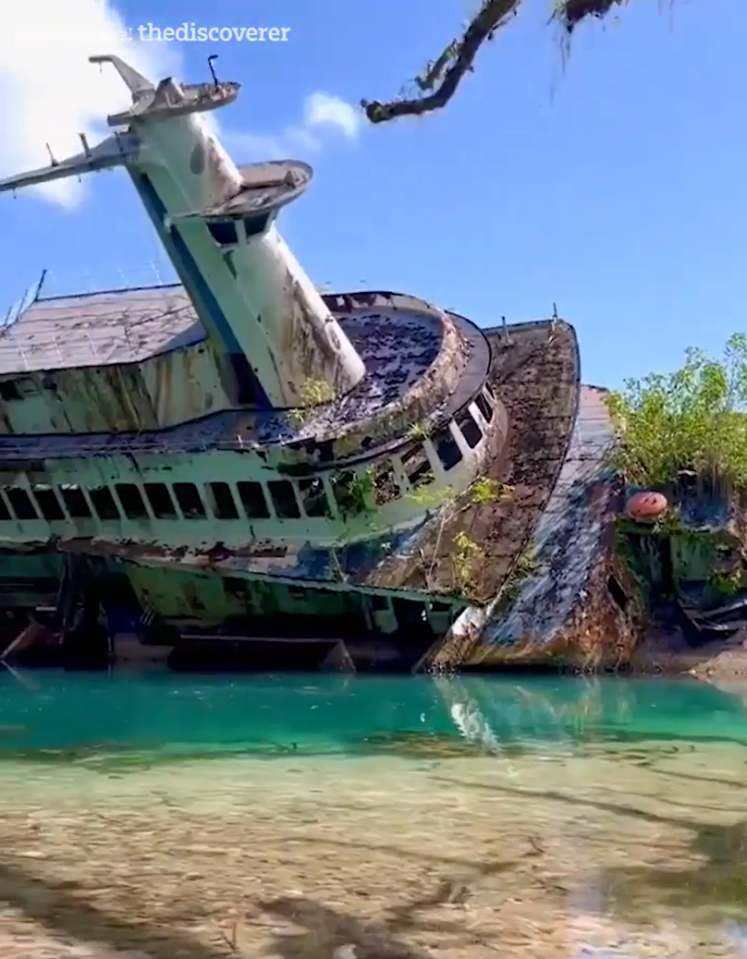 Tourists filmed the half-sunk ship up close