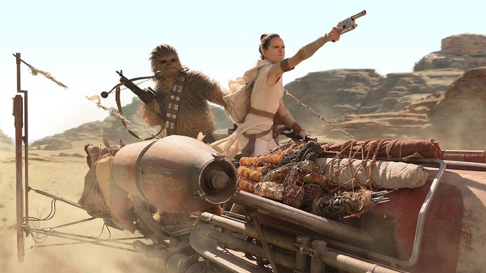 PASAANA TRANSPORT SKIMMER.An old, cobbled-together transport that can haul cargo across the badlands of Pasaana, this particular red model came in handy during a Resistance mission and was operated by Rey...Chewbacca and Rey Rise of Skywalker