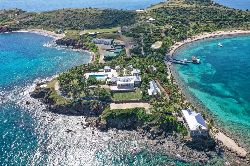 Giuffre added that she saw Bill Clinton on Epstein's Caribbean island twice, as well as other guests including Al Gore and Heidi Klum