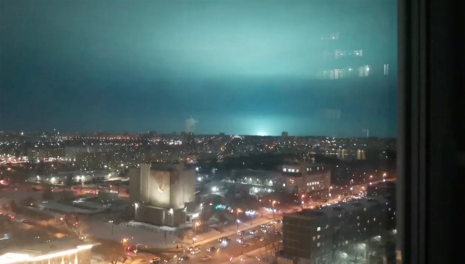 Another angle of the lights over Chelyabinsk