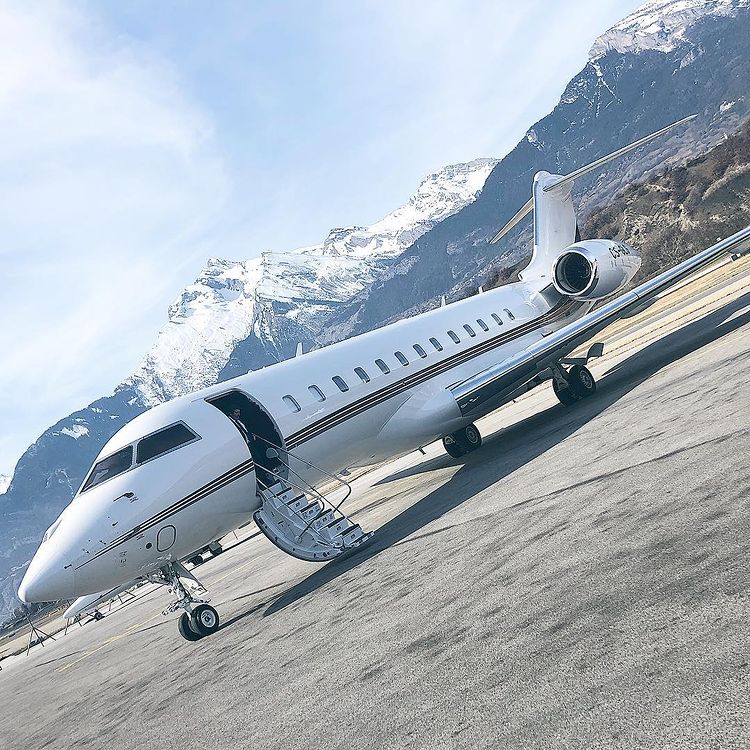 William's Insta also features multiple shots of private jets