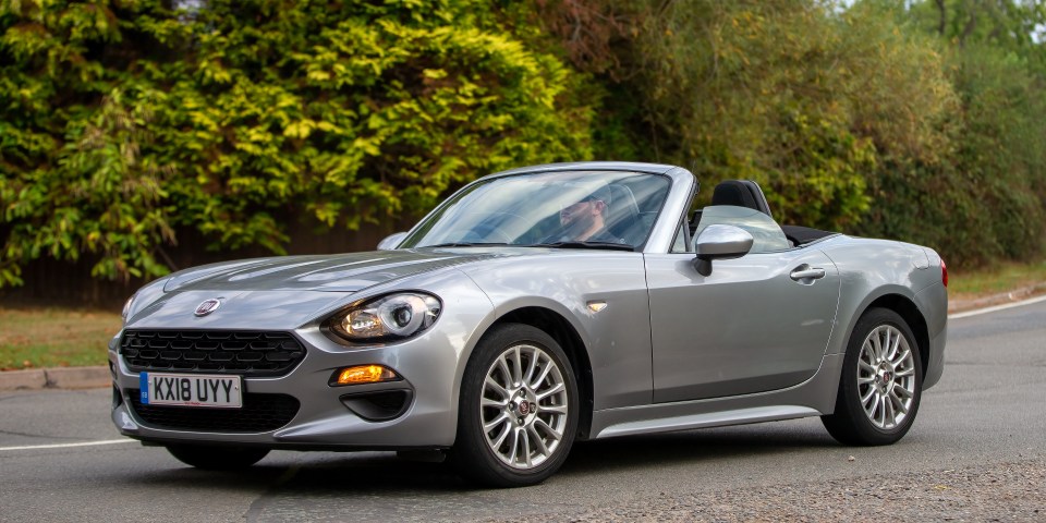 Fiat 124 Spider is an effective cruiser with a stylish appearance